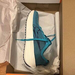 SINGLE - NWT Nike Women’s Interact Run - LEFT